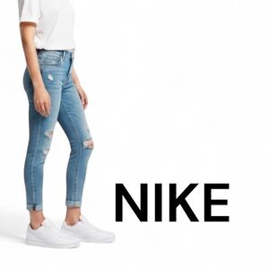 New authentic Nike signature designer sneakers woman's sz 6.5 display